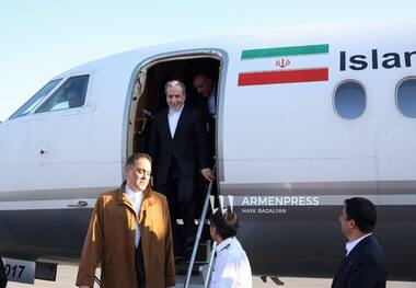 عراقچی وارد ارمنستان شد