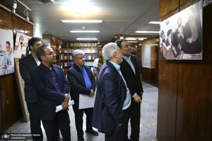 بازدید علی دارابی، معاون میراث فرهنگی از بیت امام خمینی (س) از جماران