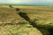 شکاف عجیب و عمیق زمین پس از زلزله خراسان‌ + عکس