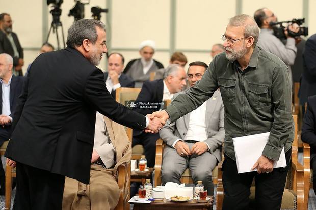 عکس معنی دار از عباس عراقچی و علی لاریجانی در دیدار با رهبری