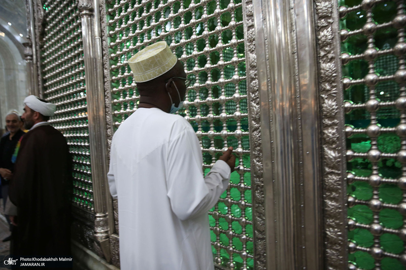 ادای احترام شرکت کنندگان در هفتمین اجلاس بین المللی مجمع جهانی اهل بیت(ع) به مقام شامخ امام راحل