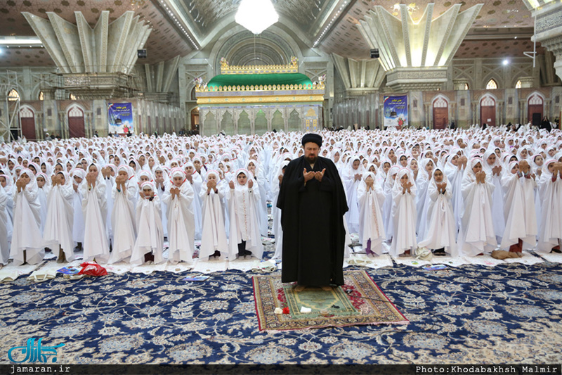 مراسم جشن تکلیف دانش آموزان دختر در حرم مطهر امام خمینی(س) 