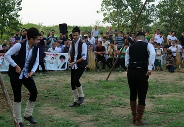 جشنواره بازی های بومی و محلی در روستای سیاه اسطلخ رشت برگزار شد