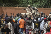 چرا فرانسه در بن بست نیجر گرفتار شد؟ کودتا در کشور آفریقایی چه ضرری برای دولت مکرون دارد؟