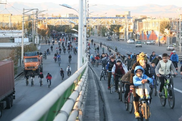 همایش مشترک دوچرخه سواری و پیاده روی در میاندوآب برگزار شد
