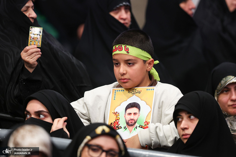 دیدار خانواده شهدای اقتدار با رهبر انقلاب در روز میلاد امیرالمومنین (ع)