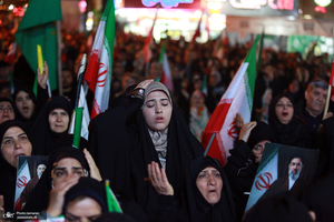 چهل و دومین شب تجمع مردم تهران در میدان الغدیر