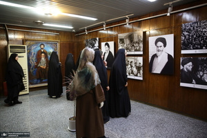 بازدید جمعی از دانشجویان کشور عراق از بیت امام خمینی درجماران