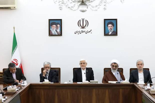 عارف خواستار بازنگری در عملکرد چهار دهه‌ای شورای عالی انقلاب فرهنگی؛ «شرایط کشور تغییر کرده و روش‌های گذشته پاسخگو نیست»