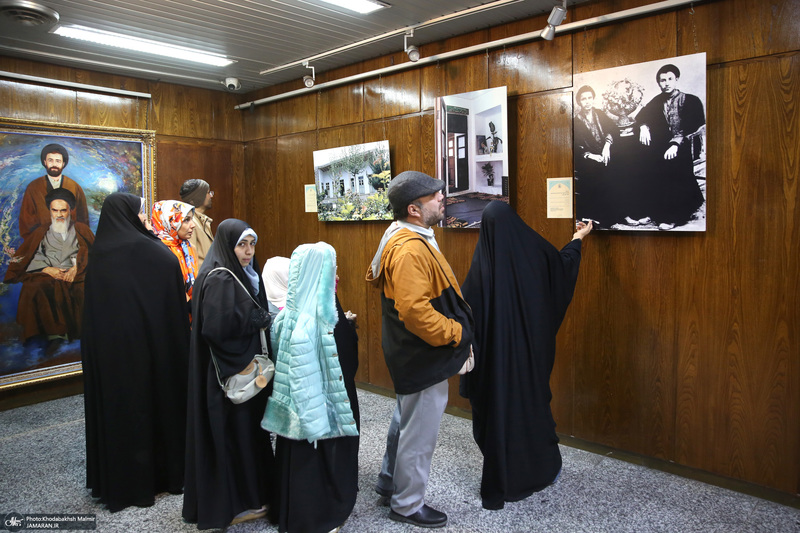 بازدید کردشگران نوروزی از بیت امام خمینی (س) در جماران