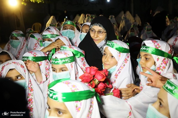 معاون امور زنان و خانواده ریاست جمهوری در آیین روزه اولی ها مدرسه ایران/ انسیه خزعلی: دختران دانش آموز هم اکنون برای زندگی برنامه ریزی کنید