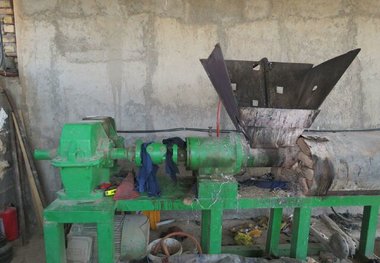 سرنوشت شوم زن جوان توسط دستگاه فشرده سازی پلاستیک در نیشابور