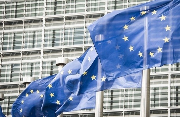 پولیتیکو: وعده اروپا برای خرید 750 میلیارد دلار منابع انرژی آمریکا، خیال‌پردازی است