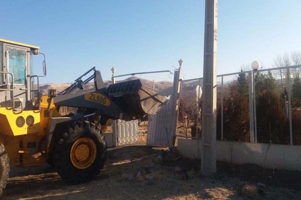 2 بنای غیرمجاز در اراضی کشاورزی شهرستان البرز تخریب شد