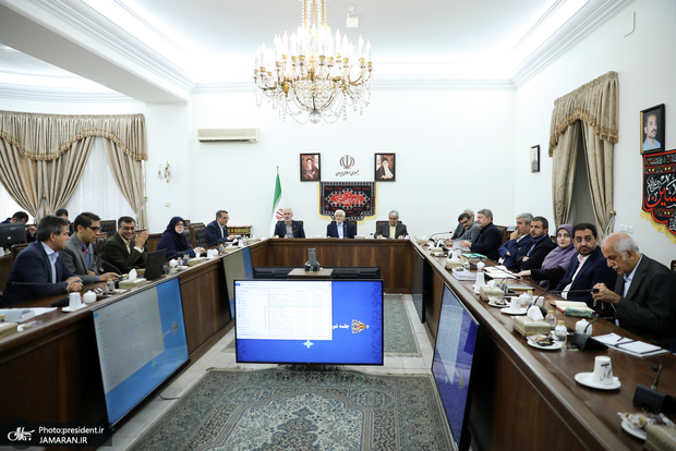 جلسه شورای عالی راهبری برنامه هفتم پیشرفت به ریاست معاون اول رییس جمهور/ ارائه گزارش بسته اجرایی «تحول بانک مرکزی»‌،‌ «‌اتصال به نظام پرداخت بین‌الملل» و «حمایت از صادرات و ارزآوری»‌/ عارف: قانون تجارت آزاد اولویت جدی برای بخش خصوصی و دولت است