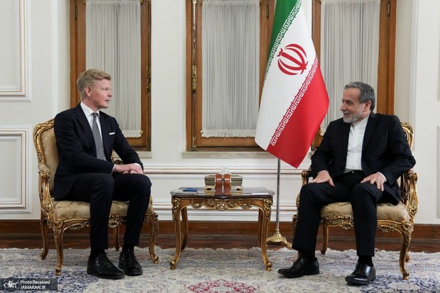 دیدار نماینده ویژه دبیرکل سازمان ملل در امور یمن با وزیر خارجه ایران/ عراقچی: آمریکا نمی‌تواند با حمله به یمن و کشتار مردم بی‌گناه مدعی اعاده ثبات در منطقه شود