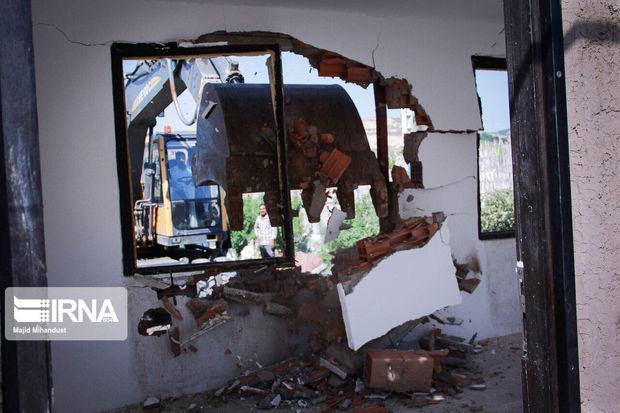 تخریب ساخت و سازهای غیرمجاز گرگان با کمک پلیس شتاب می‌گیرد
