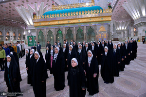 اجرای گروه سرود کودکان و نوجوانان بسیج سیدالشهدا (ع) اسلامشهر در حرم مطهر امام خمینی (س)