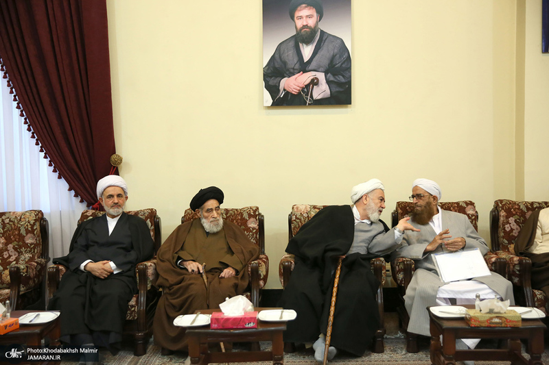 حاشیه تجدید میثاق اعضای مجلس خبرگان رهبری با آرمان های امام خمینی (س)