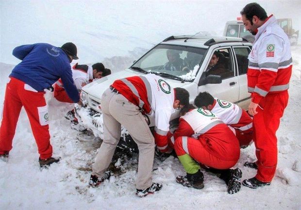 ۵۹۰ مسافر در راه مانده از سوی هلال احمر استان مرکزی امداد رسانی شدند