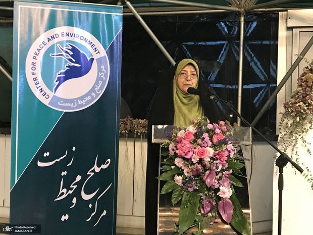 معصومه ابتکار: ترور شهید کمال خرازی به خاطر فعالیت‌های صلح‌طلبانه ایشان بود/ جفری ساکس: دولت آمریکا در برابر صلح قرار گرفته است/ آمریکا تولد ۲۵۰ سالگی‌اش را جشن گرفته در حالی که ایران ۲۵۰۰ سال تمدن دارد