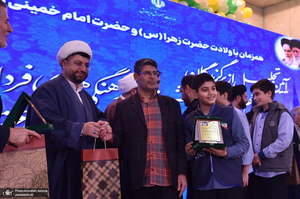 مراسم تجلیل از دانش آموزان برگزیده فرهنگی، هنری و قرآن، عترت و نماز منطقه 19