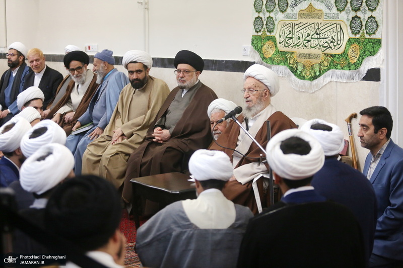 عمامه گذاری طلاب در روز عید مبعث توسط مراجع عظام تقلید‎‎