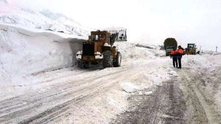 برف جاده های کوهستانی زنجان را مسدود کرد