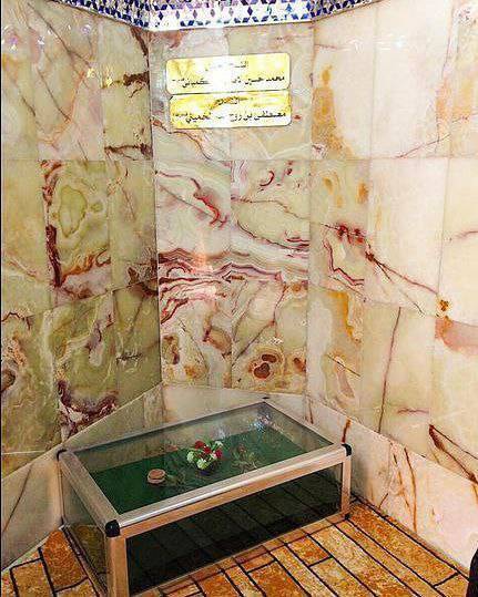  Memoirs: After Seyyed Mostafa’s body had been buried, the Imam came to the shrine on the first night and asked me, “Where has he been buried?”