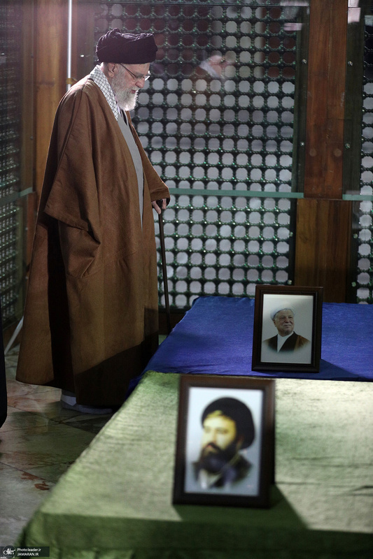 حضور رهبر معظم انقلاب در حرم مطهر حضرت امام خمینی