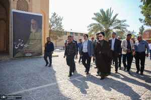 حضور سید محمد خاتمی بر مزار آیت الله سید روح الله خاتمی (ره)