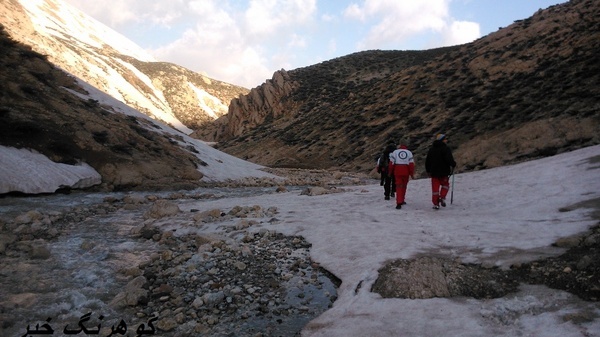 امدادرسانی به 60 خانوار عشایر در مناطق اطراف شهرستان کوهرنگ  بارش شدید برف در ارتفاعات شهرستان