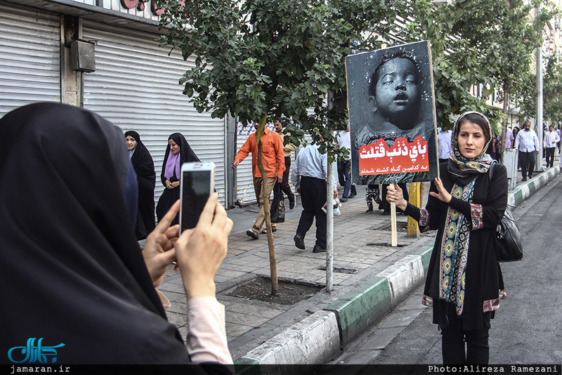 راهپیمایی نمازگزاران در اعتراض به کشتار مسلمانان میانمار