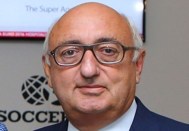 اتهام قاچاق انسان به مدیر برنامه معروف فوتبال 