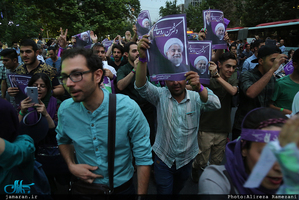 شادی مردم تهران پس از اعلام نتایج انتخابات ۲۹ اردیبهشت 