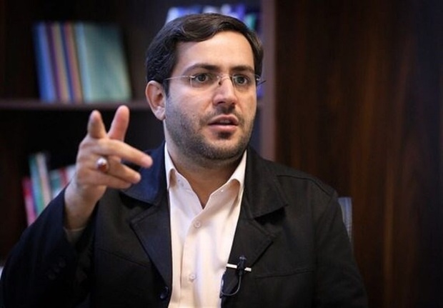انتقاد تند یاسر جبرائیلی از صداوسیما: مثل کماندو به سراغ میوه فروش می‌روید، اما برای افزایش نرخ ارز به نفع الیگارش‌ها تبلیغ می‌کنید!