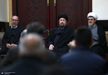 دیدار رئیس و جمعی از کارکنان بنیاد مستضعفان با سیدحسن خمینی