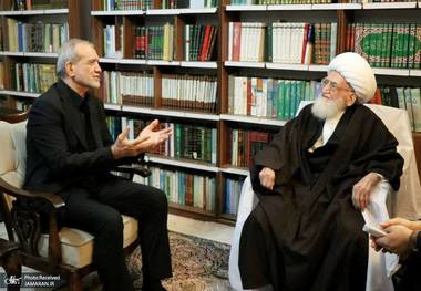 آیت‌الله العظمی نوری همدانی در دیدار پزشکیان: از رئیس‌جمهور حمایت می‌کنیم؛ وحدت حول محور رهبری حفظ شود و سخن ایشان فصل الخطاب باشد/ اهانت به مذاکره کنندگان صحیح نیست / صداوسیما باید مردم را امیدوار کند و از برنامه‌های ناامید کننده جلوگیری شود