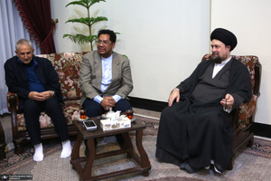 دیدار جمعی از اساتید ودانشجویان کشور تایلند با سید حسن خمینی