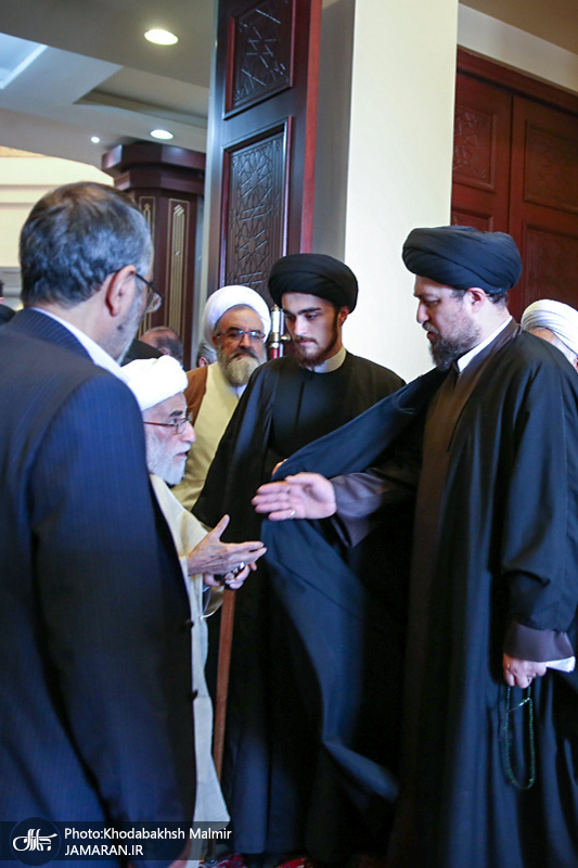 حاشیه های تجدید میثاق رئیس و اعضای مجلس خبرگان رهبری با آرمان های امام خمینی(س)