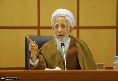 آیت‌الله العظمی جوادی آملی: قدرت بازدارندگی در گرو هیمنه و ساختار قوی درون جامعه است/ در داخل جامعه اسلامی نباید اختلاس و بی‌نظمی باشد