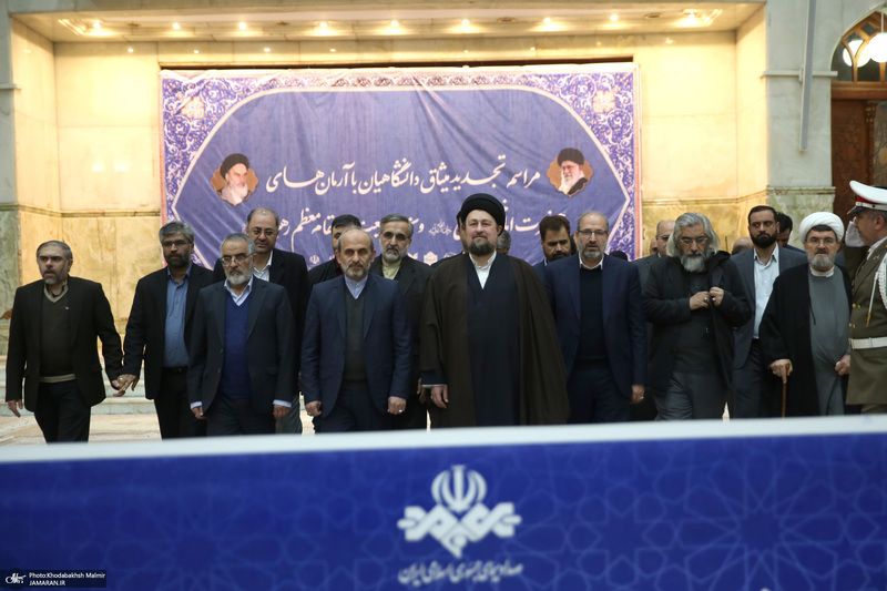 تجدید میثاق رئیس و جمعی از مدیران سازمان صداوسیما با آرمان‌های امام خمینی(س)-2