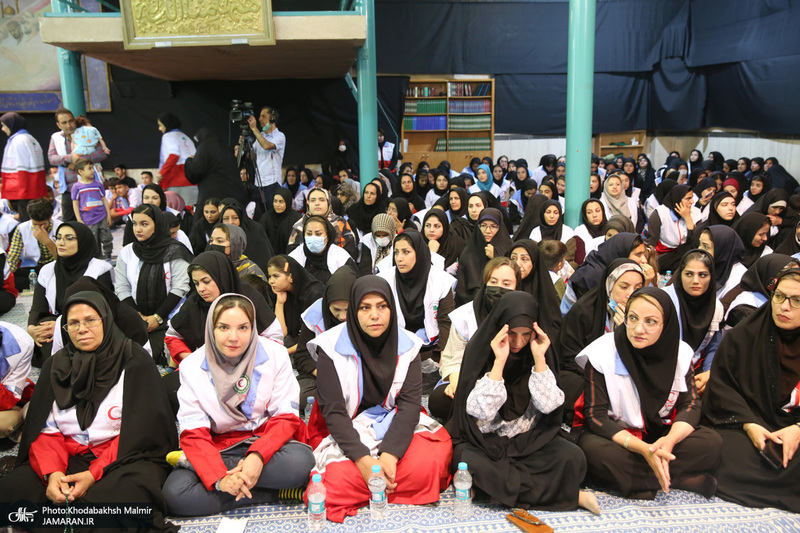 تجدید میثاق جمعی از جوانان هلال احمر با آرمان های حضرت امام خمینی (س)