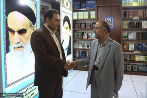 بازدید سرپرست موسسه تنظیم و نشر آثار حضرت امام خمینی(ره) از نمایشگاه کتاب