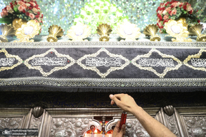 غباروبی ضریح مطهر حضرت عبدالعظیم حسنی (ع) و امام زاده حمزه (ع)