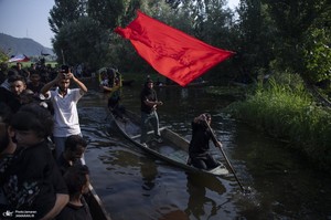 عزاداری سنتی کشمیری‌ها روی قایق