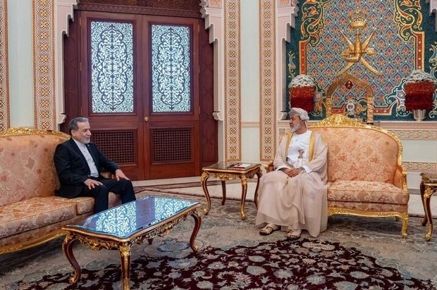 Iranian FM, Sultan of Oman discuss latest regional developments
