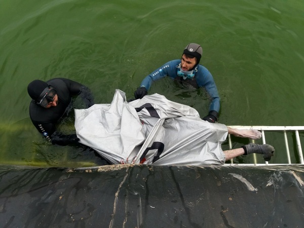 بیرون کشیدن جسد یک مرد 30 ساله از رودخانه کارون