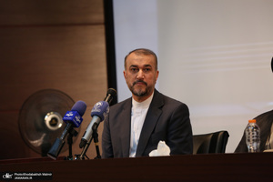 تجدید میثاق وزیر ، معاونان ومسئولان وزارت خارجه با آرمان های حضرت امام (س)