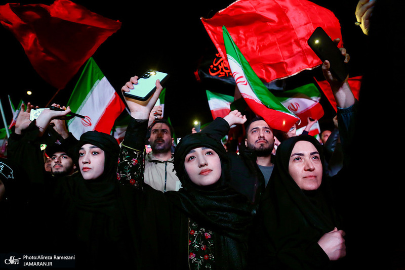 تجمع مردمی در میدان انقلاب اسلامی تهران